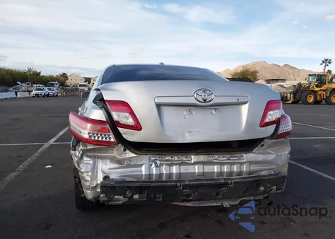 2010 Toyota Camry Le z USA, uszkodzony, nr VIN 4T4BF3EK2AR026100